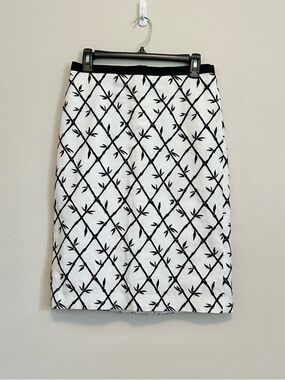Talbots White Black Embroidered Pencil Skirt Size 4 Linen Blend Midi Floral